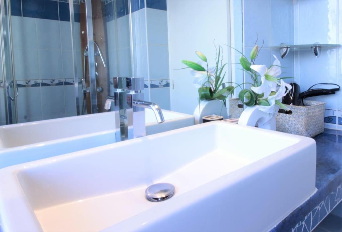 Brooklyn Proche De La Gare Apartment อานซี ภายนอก รูปภาพ